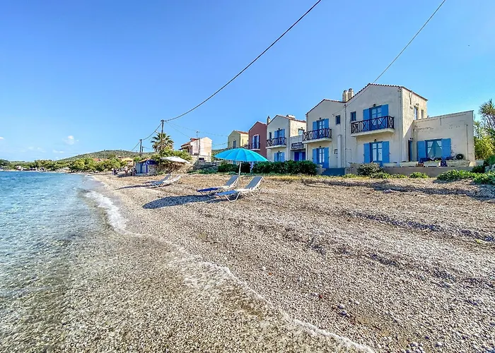 Kyparissis Beach Houses